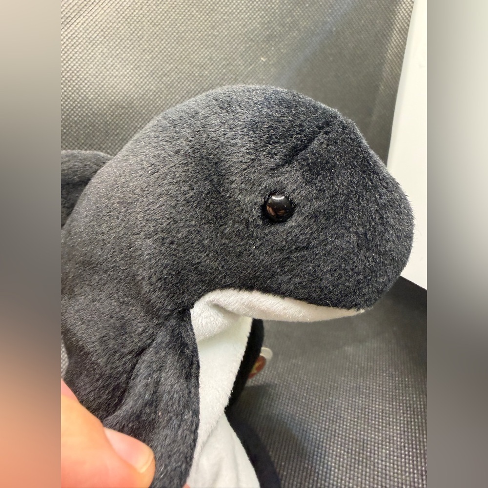Ty Beanie Baby Waves Whale 1996 Black White Plush w Tag